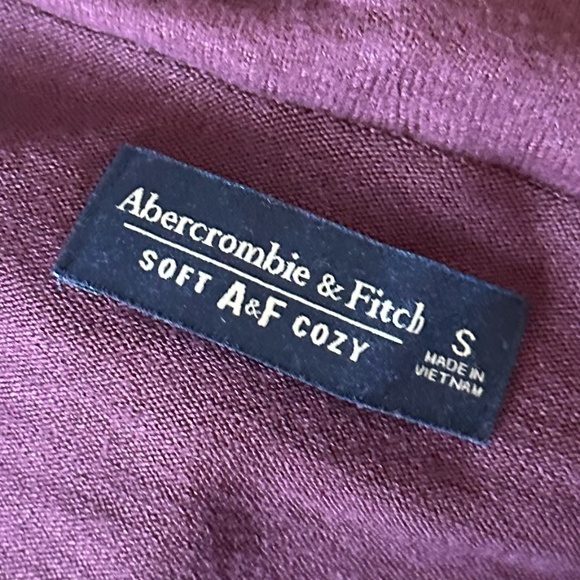 Abercrombie Off-the-Shoulder Maroon Top - Picture 2 of 3